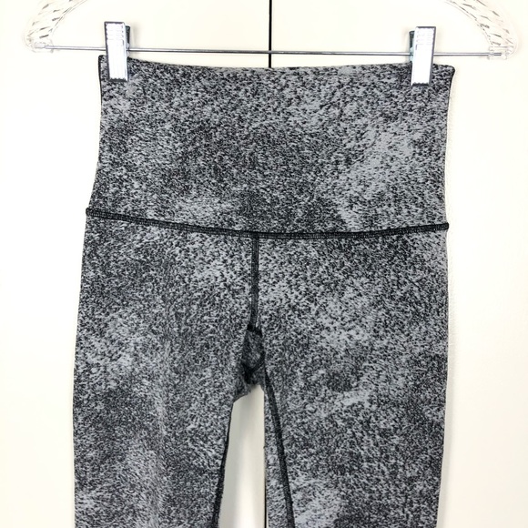 LULULEMON WUNDER UNDER HI-RISE LEGGING SIZE 6 - Picture 5 of 9